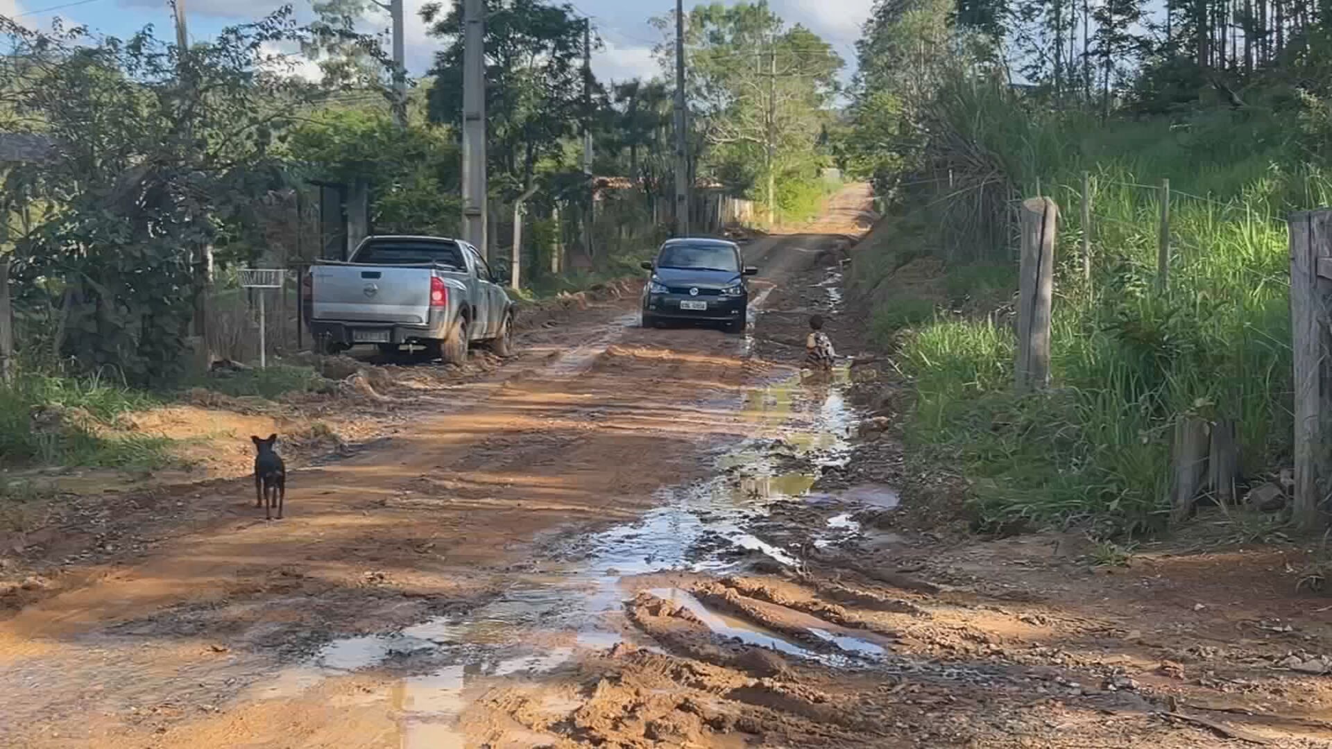 Moradores de bairro rural de São Miguel Arcanjo ficam ilhados durante chuvas fortes
