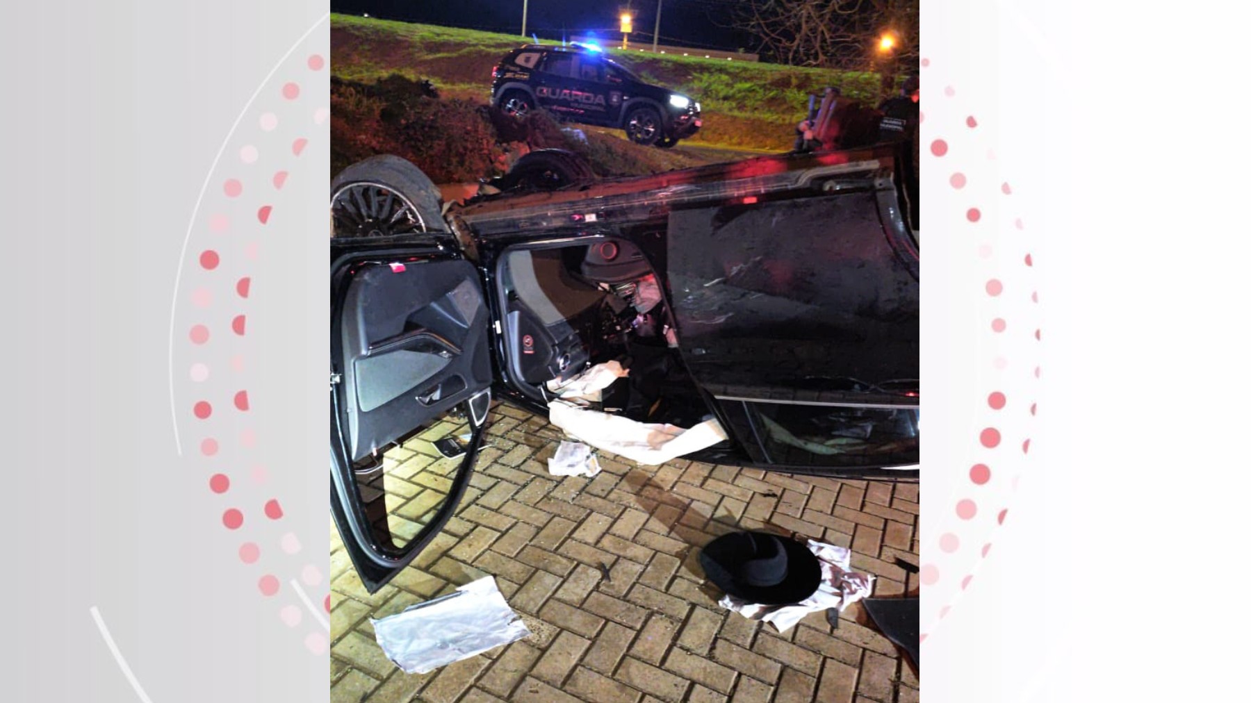 Motorista foge de abordagem, atropela motociclista e capota carro com mais de 160 kg de cocaína no Paraná