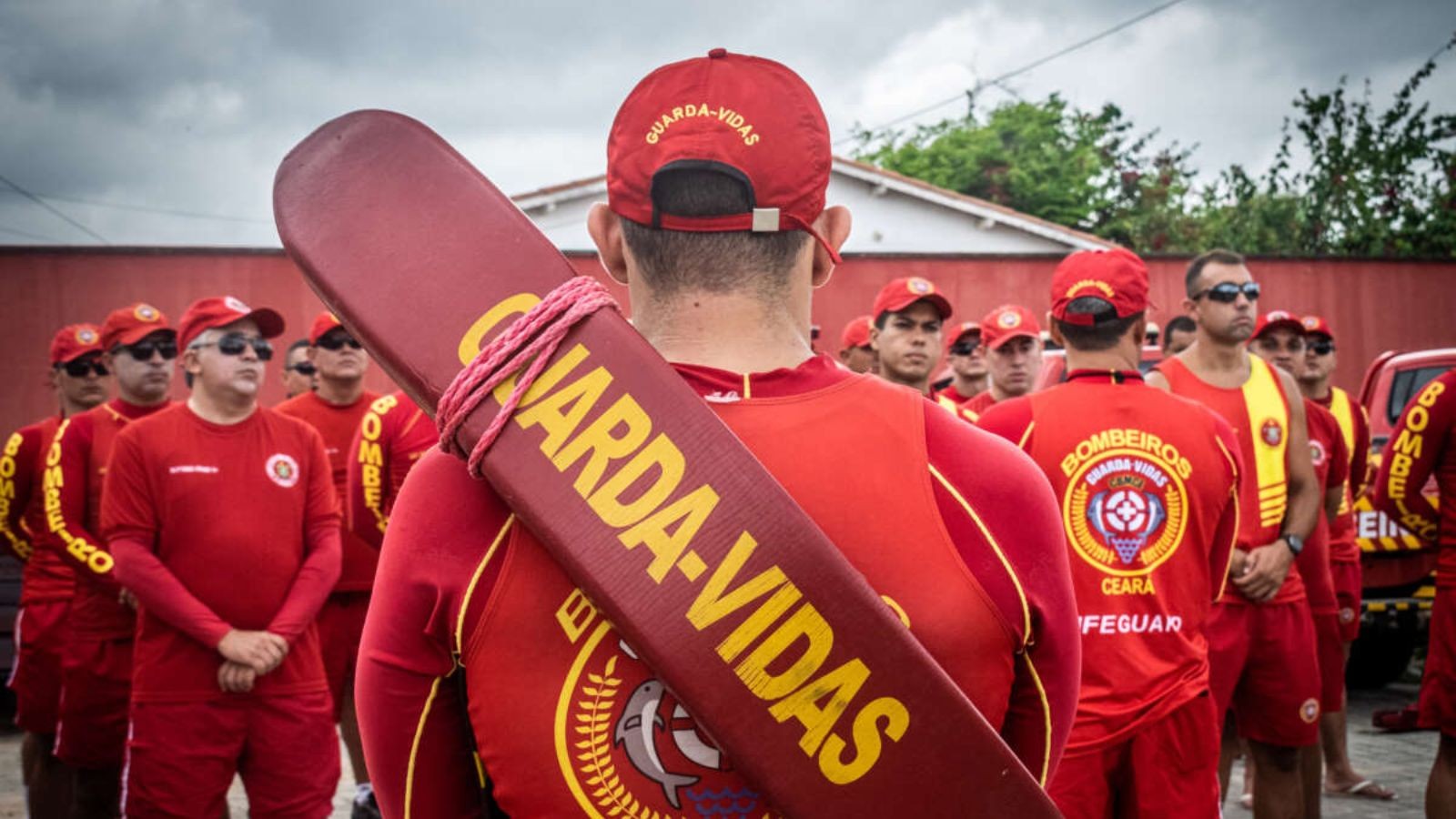 Mais de 500 pessoas foram salvas de afogamentos pelo Corpo de Bombeiros no litoral do Ceará em 2025
