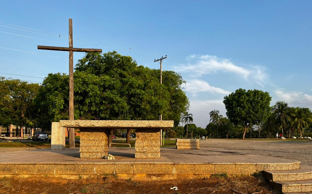 Primeiro monumento a ser colocado na praça representa a primeira missa realizada em Palmas — Foto: Divulgação/Vilma Nascimento