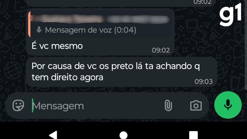 Prints divulgados mostram trechos das conversas em grupos de WhatsApp onde teriam ocorrido as manifestações racistas. — Foto: Reprodução