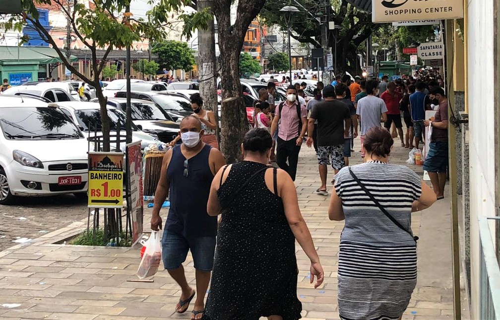 Shoppings e Centro de Manaus ficam lotados na v spera de Natal
