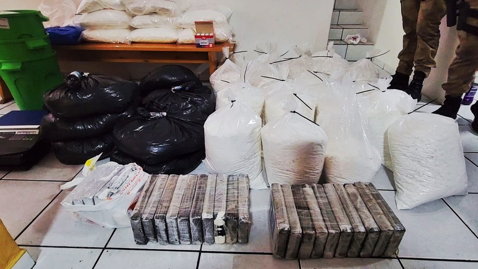 Meia tonelada de cocaína apreendida em Balneário Camboriú — Foto: Polícia Militar/Divulgação