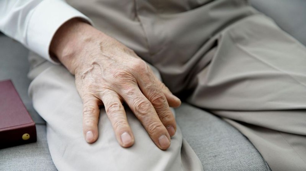 Quanto maior a idade, maior a possibilidade de isolamento social. — Foto: GETTY IMAGES via BBC