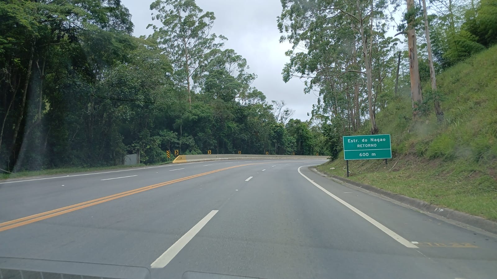 Rodovia Mogi-Bertioga é liberada após acidente entre dois carros no km 84,6