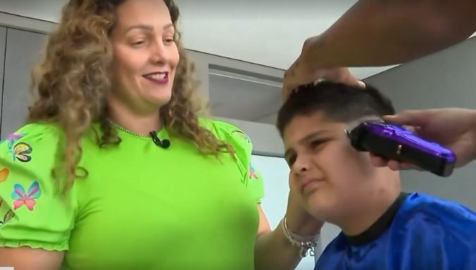 Mãe cria barbearia especializada em crianças autistas no interior de SP