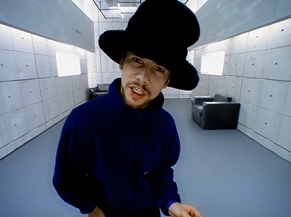 Os Bastidores da Ilusão: O Segredo do Clipe Virtual Insanity do Jamiroquai