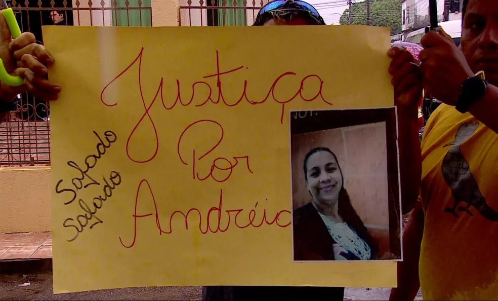 Andréa Trindade morreu após a picape invadir um ponto de ônibus, em Manaus — Foto: g1 AM