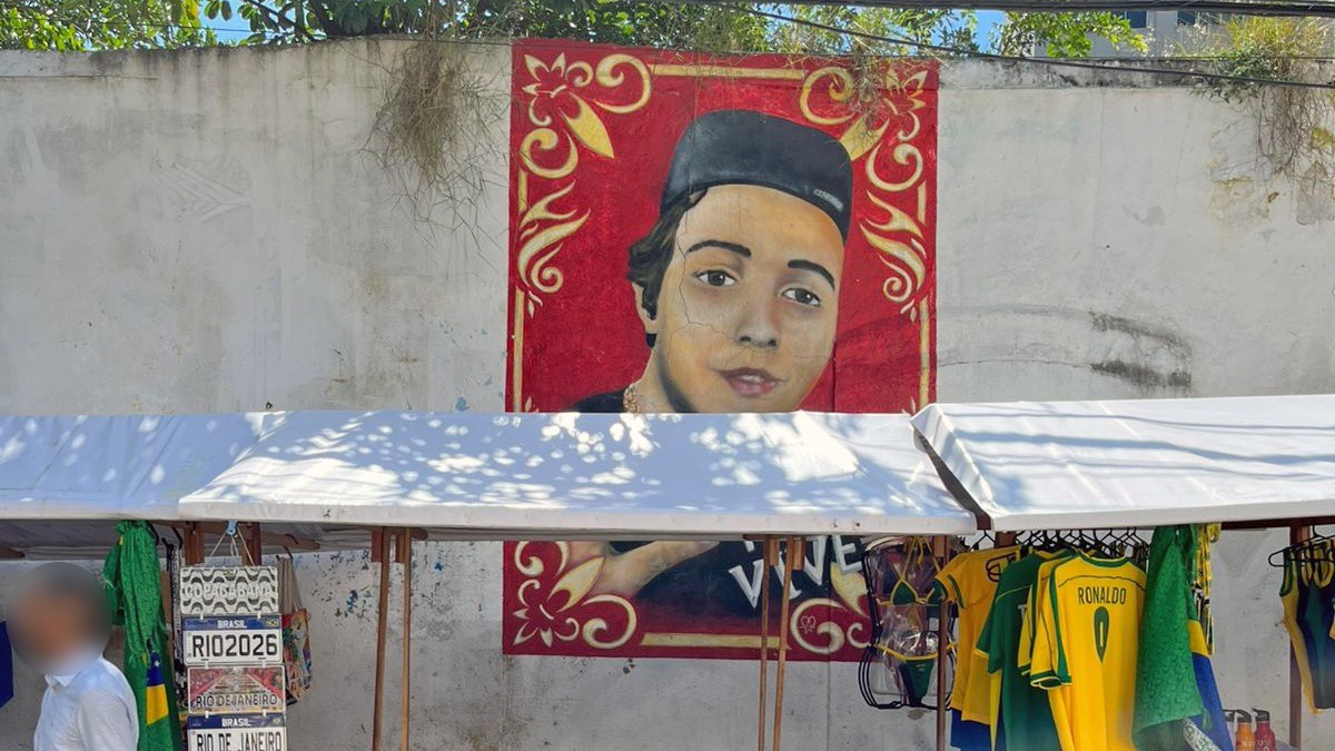 Mural em homenagem a filho do traficante Abelha será apagado na Lapa