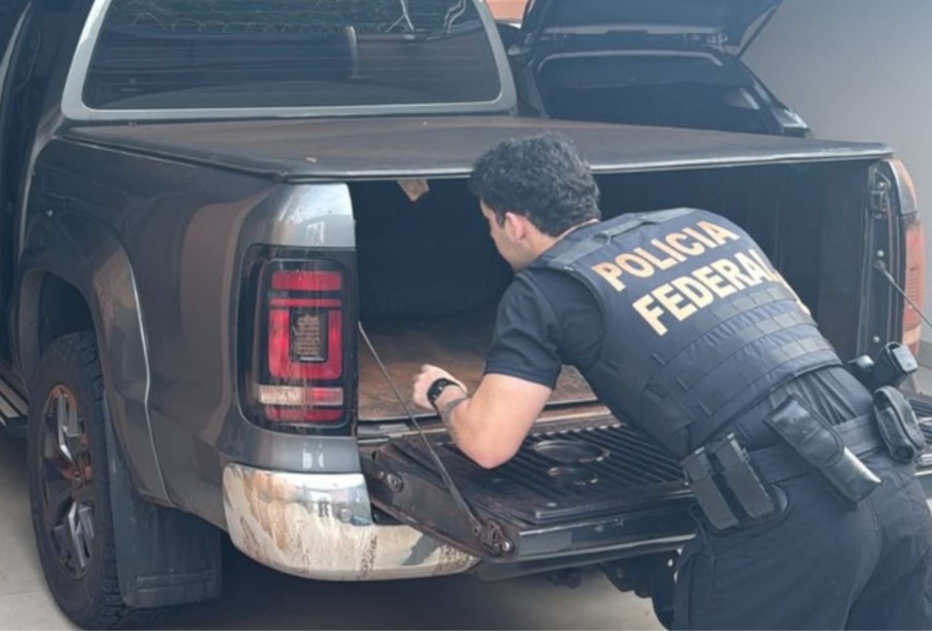 PF faz operação contra grupo suspeito de trazer mercadorias ilegalmente do Paraguai para MS