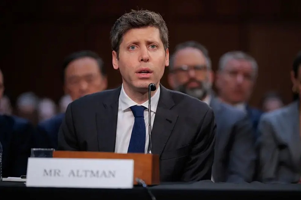 O CEO da OpenAI, Sam Altman, testemunha perante a Comissão do Senado para o Comércio, Ciência e Transportes no Senado americano. — Foto: Getty Images via BBC
