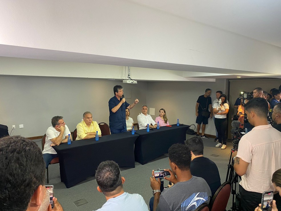 Anúncio de solicitação de tropas federais foi feito durante coletiva de imprensa, em João Pessoa — Foto: João Paulo Medeiros/TV Cabo Branco