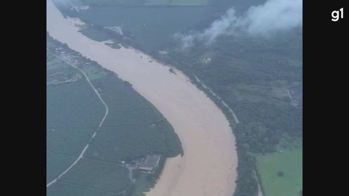 Le gouverneur du SP survole la zone touchée par l’inondation de la rivière Ribeira ;  il y a des sans-abri et des personnes déplacées |  Santos et sa région