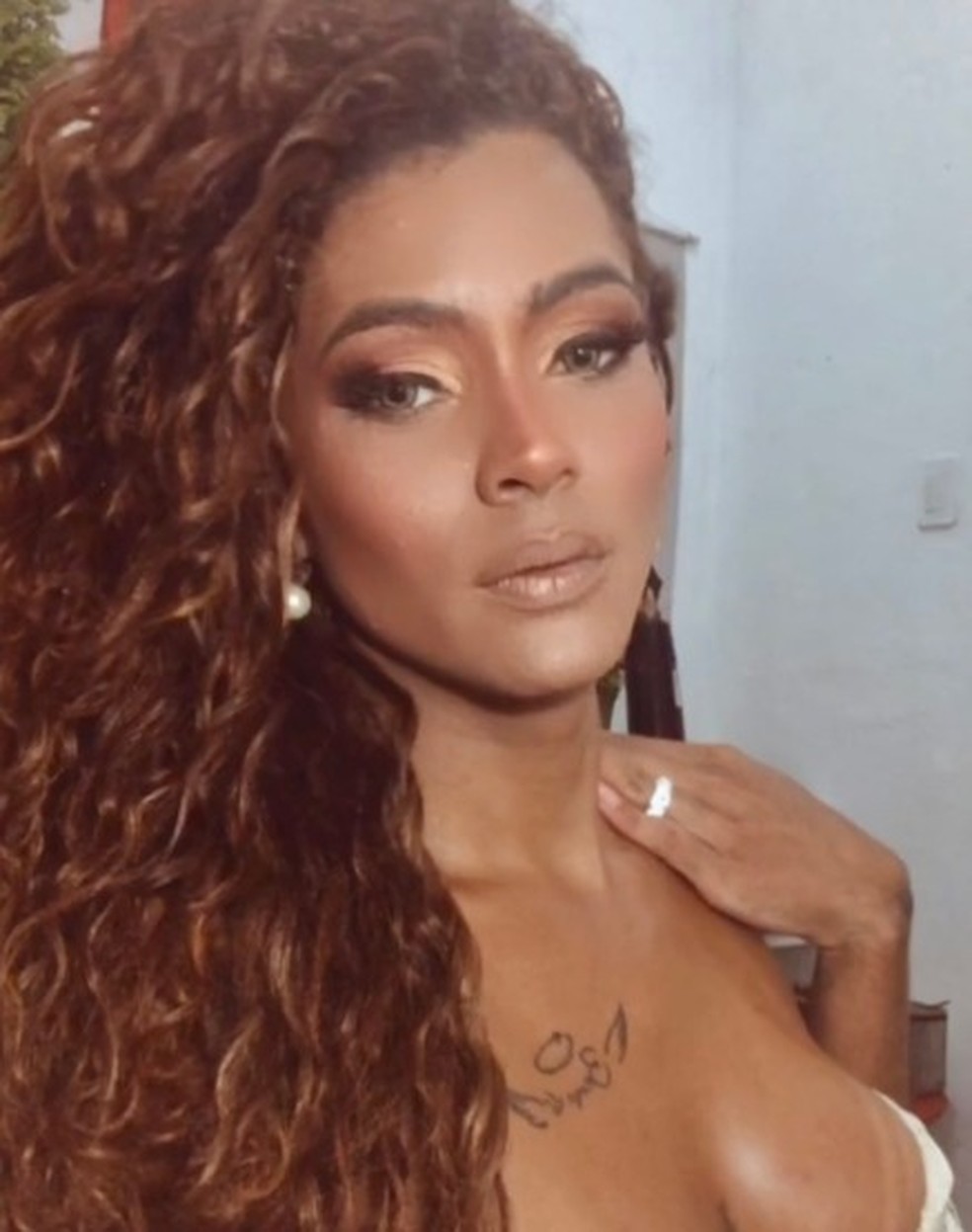 Amostras de sangue são colhidas na casa de miss trans encontrada morta em João Pessoa para identificar suspeito — Foto: Reprodução/Redes sociais