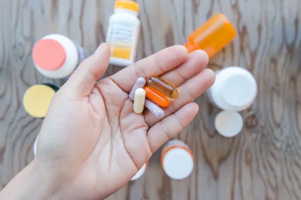 Consumo indiscriminado de suplementos vitamínicos e minerais provoca aumento de complicações hepáticas e renais