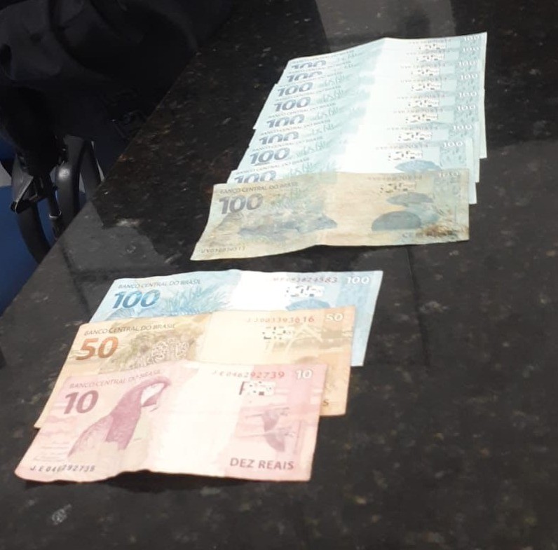 Homem é preso com R$ 900 em notas falsas em Pinheiral
