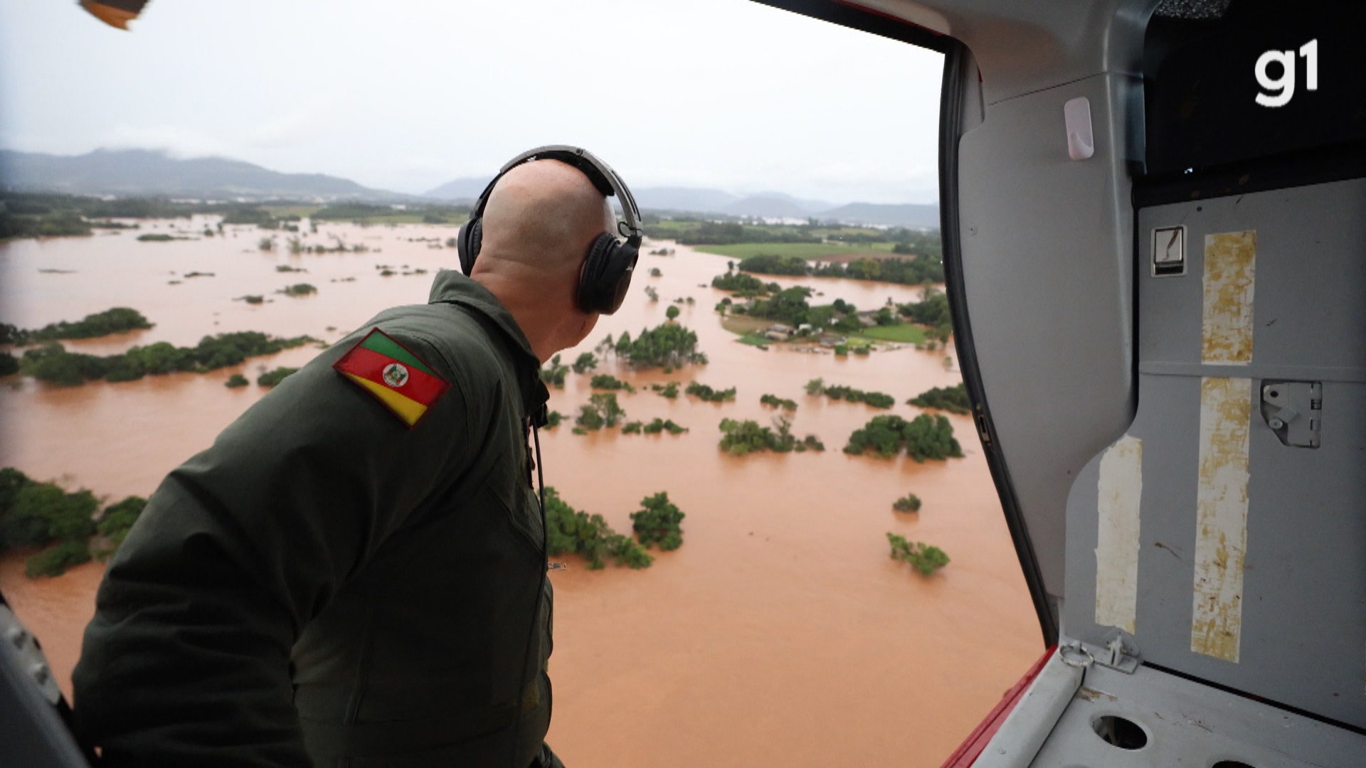 VÍDEO: helicóptero resgata moradores sobre telhado de casa em Lajeado