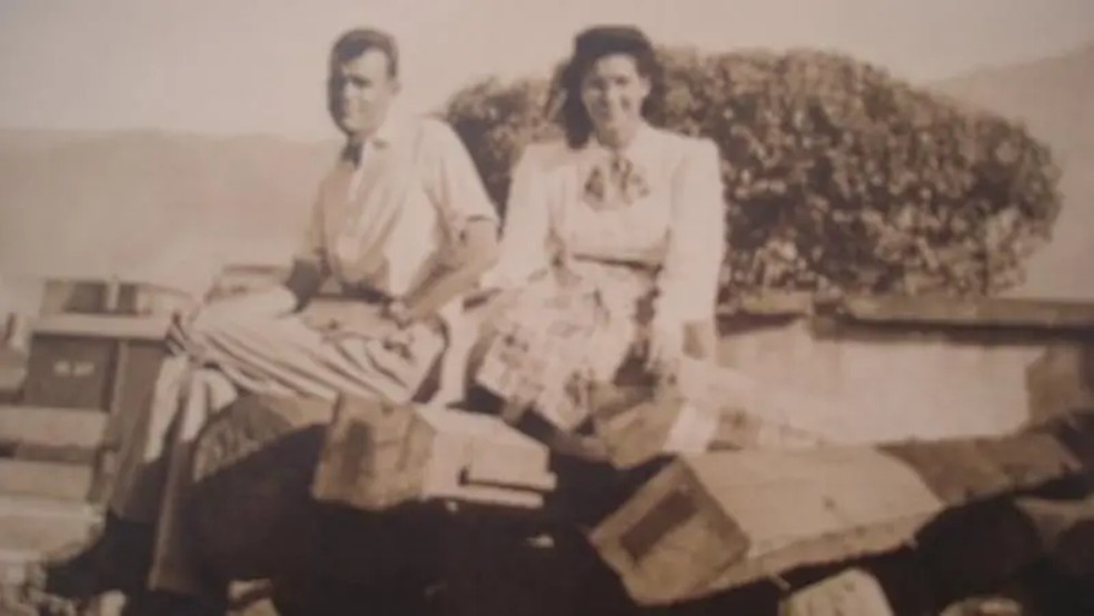 Foto do casal Simpson publicada no Diário do Rio Doce, em 1964, sobre a chegada dos dois a Valadares — Foto: Reprodução Diário do Rio Doce