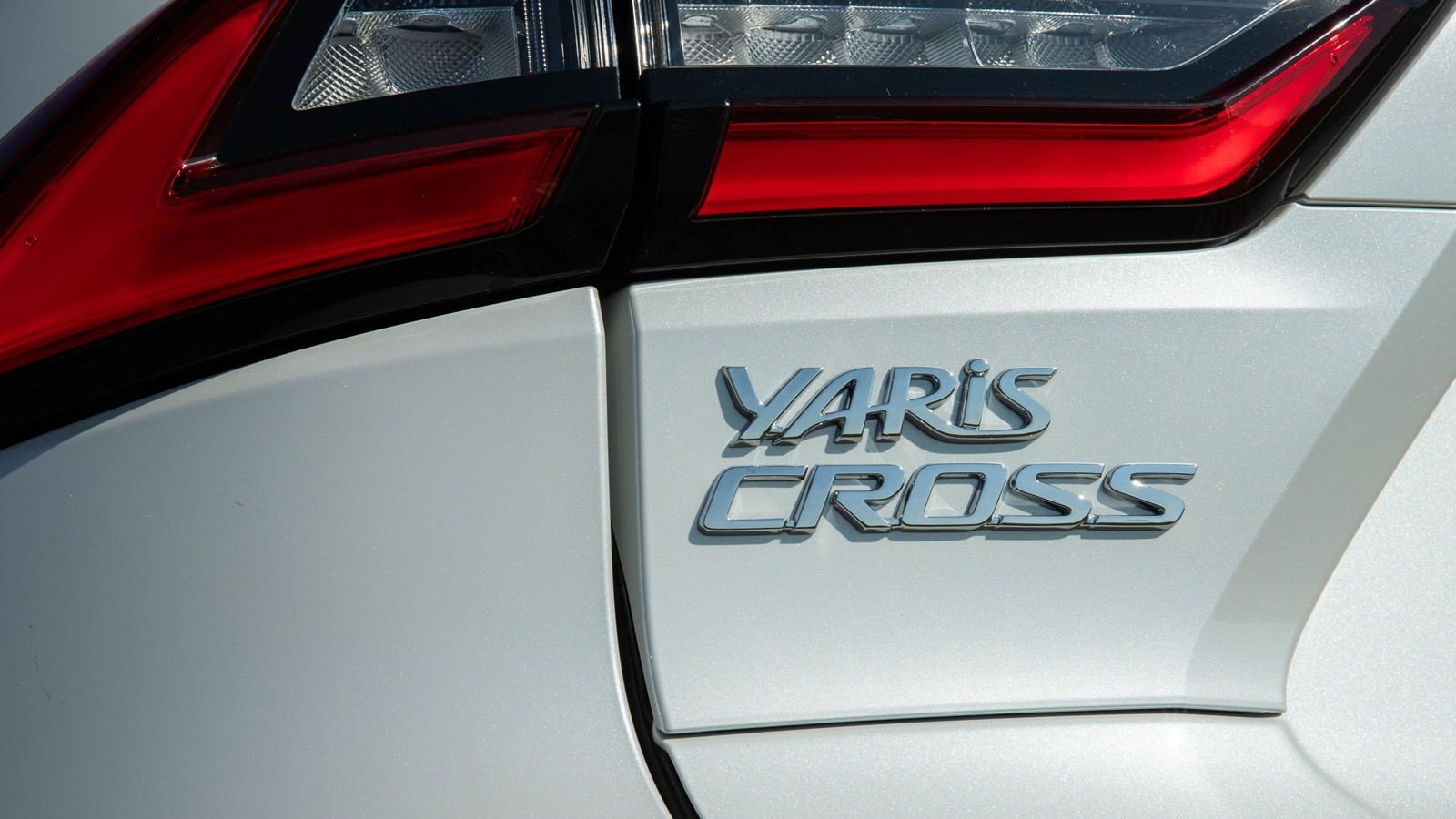 Yaris Cross será comercializado em versões híbrida plena e apenas a combustão — Foto: Divulgação | Toyota