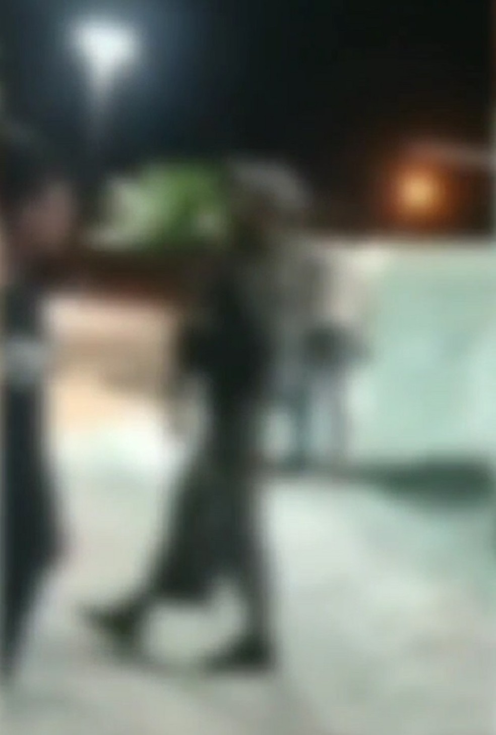 Policial foi filmado agredindo artista em batalha de hip hop na Zona Norte de Natal — Foto: Reprodução