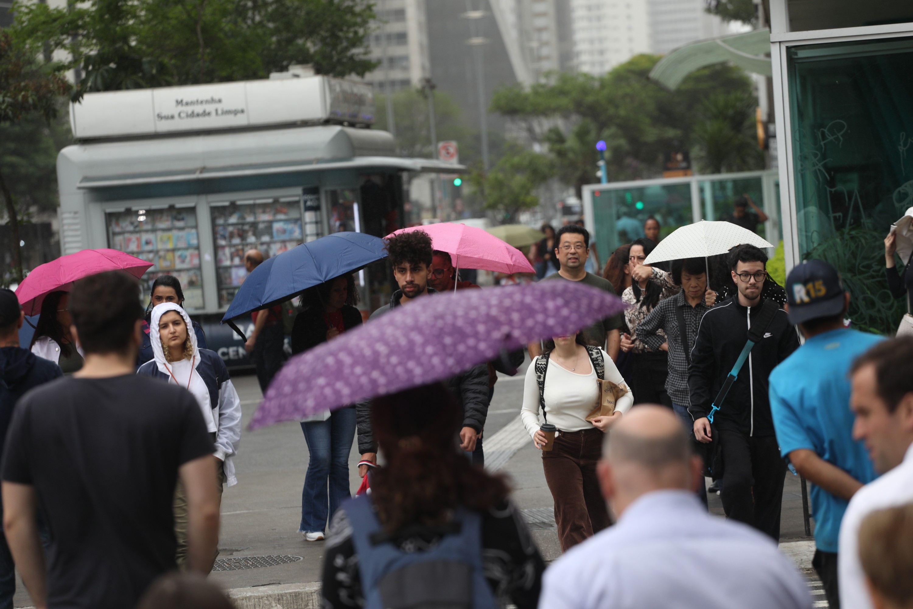 Após temperatura despencar em SP, calor volta e domingo de eleições será de sol na cidade