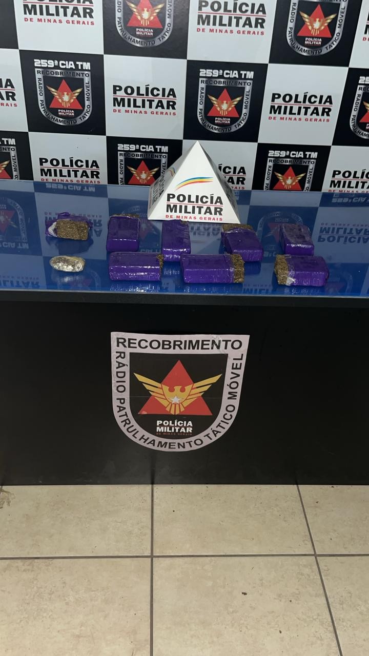 Homem é preso após a PM encontrar barras de maconha escondidas em matagal, em Pirapora