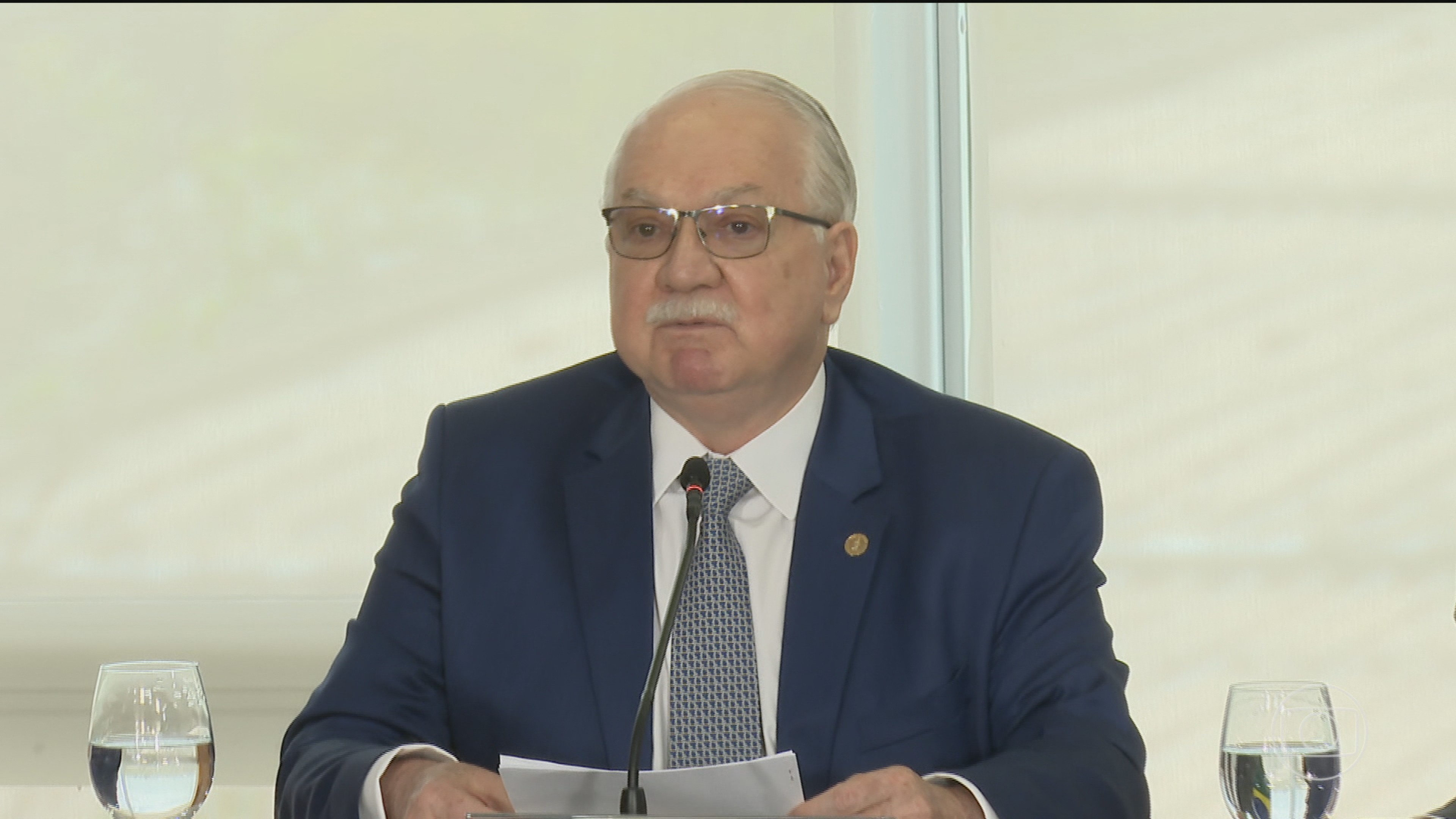 Em meio à crise sem precedentes no Supremo, Fachin fala em dar resposta firme e proporcional
