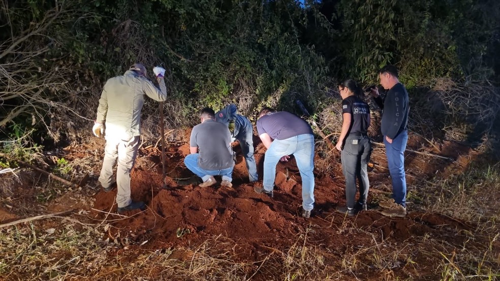 Polícia Civil localizou em área rural corpos de casal desaparecido em Taquarituba — Foto: Polícia Civil/Divulgação