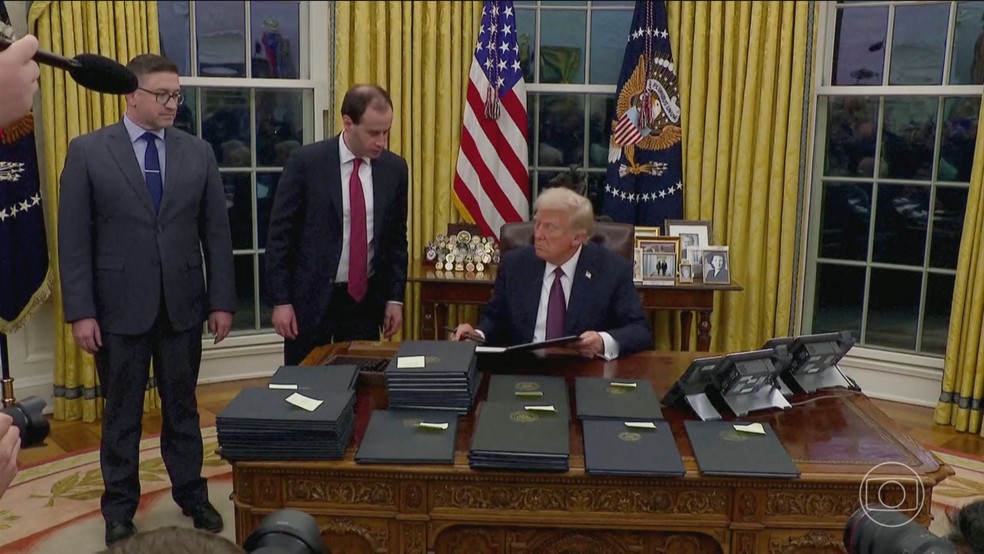 Decretos de Trump: estados americanos vão à Justiça contra revogação do direito à cidadania para filhos de imigrantes ilegais — Foto: Jornal Nacional/ Reprodução
