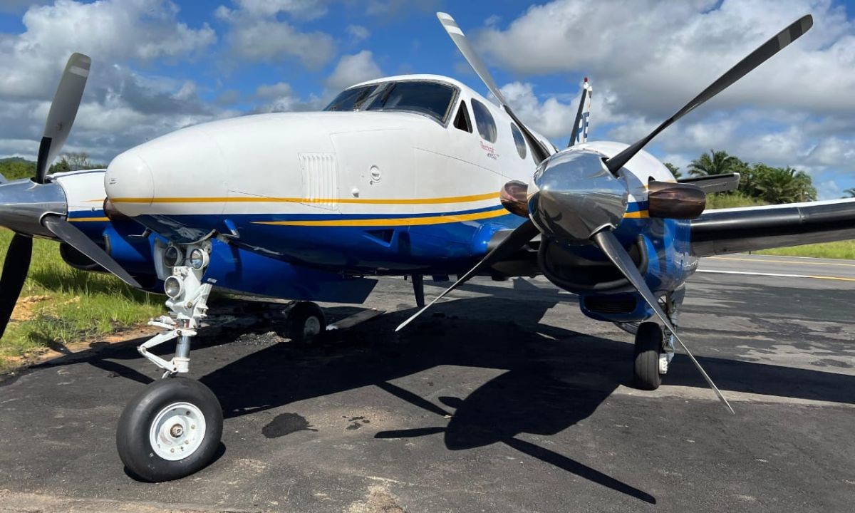 Avião utilizado como UTI aérea atola no aeródromo de cidade da Bahia