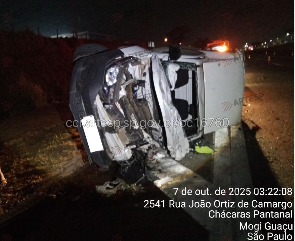 Dez pessoas ficam feridas após carro e van capotarem em rodovia de Mogi Guaçu