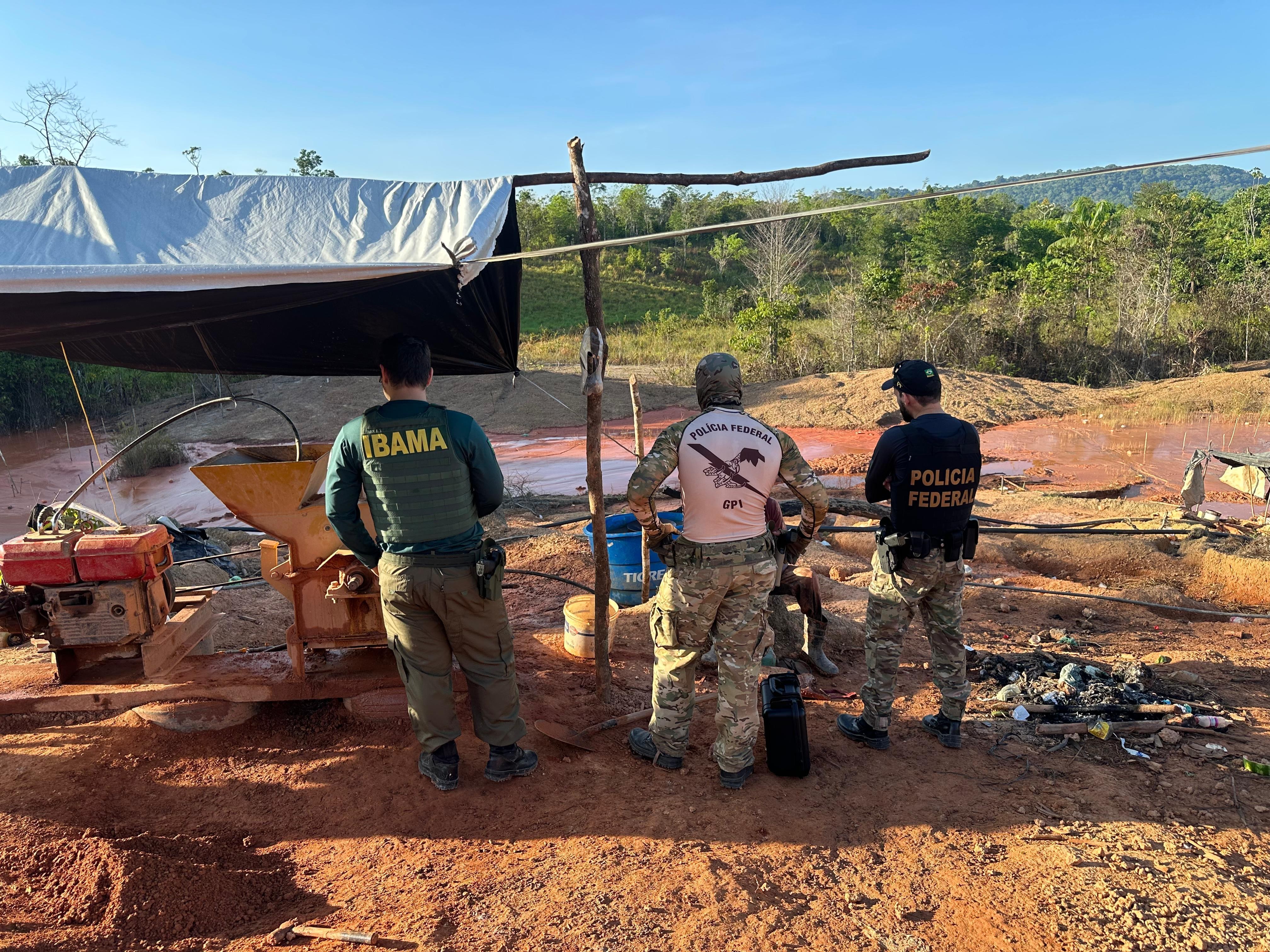 PF destrói maquinário usado em garimpo ilegal no interior do Amapá; VÍDEO