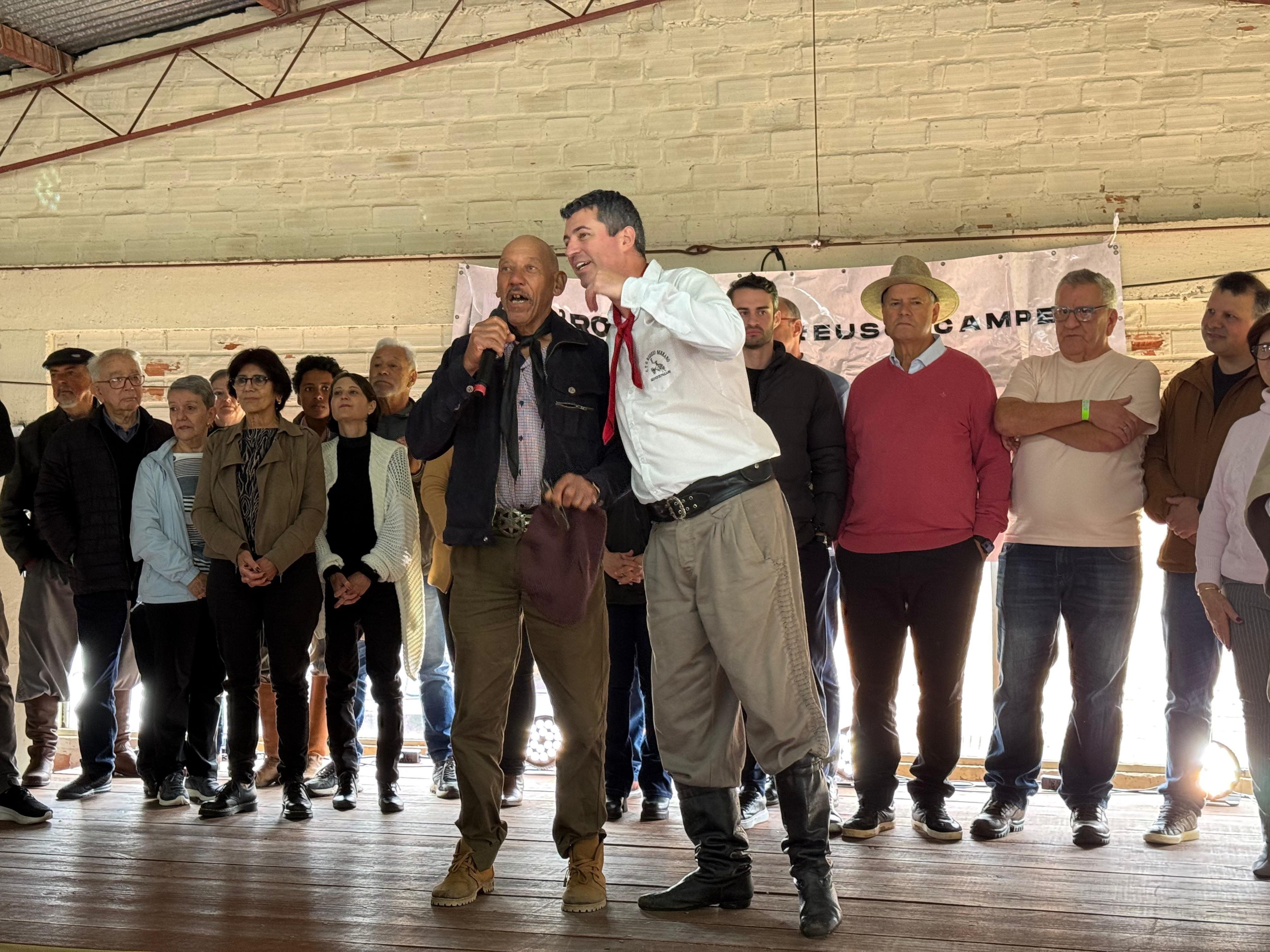 Prefeito troca presentes de aniversário por doações a CTG e arrecada R$ 13 mil em festa no RS