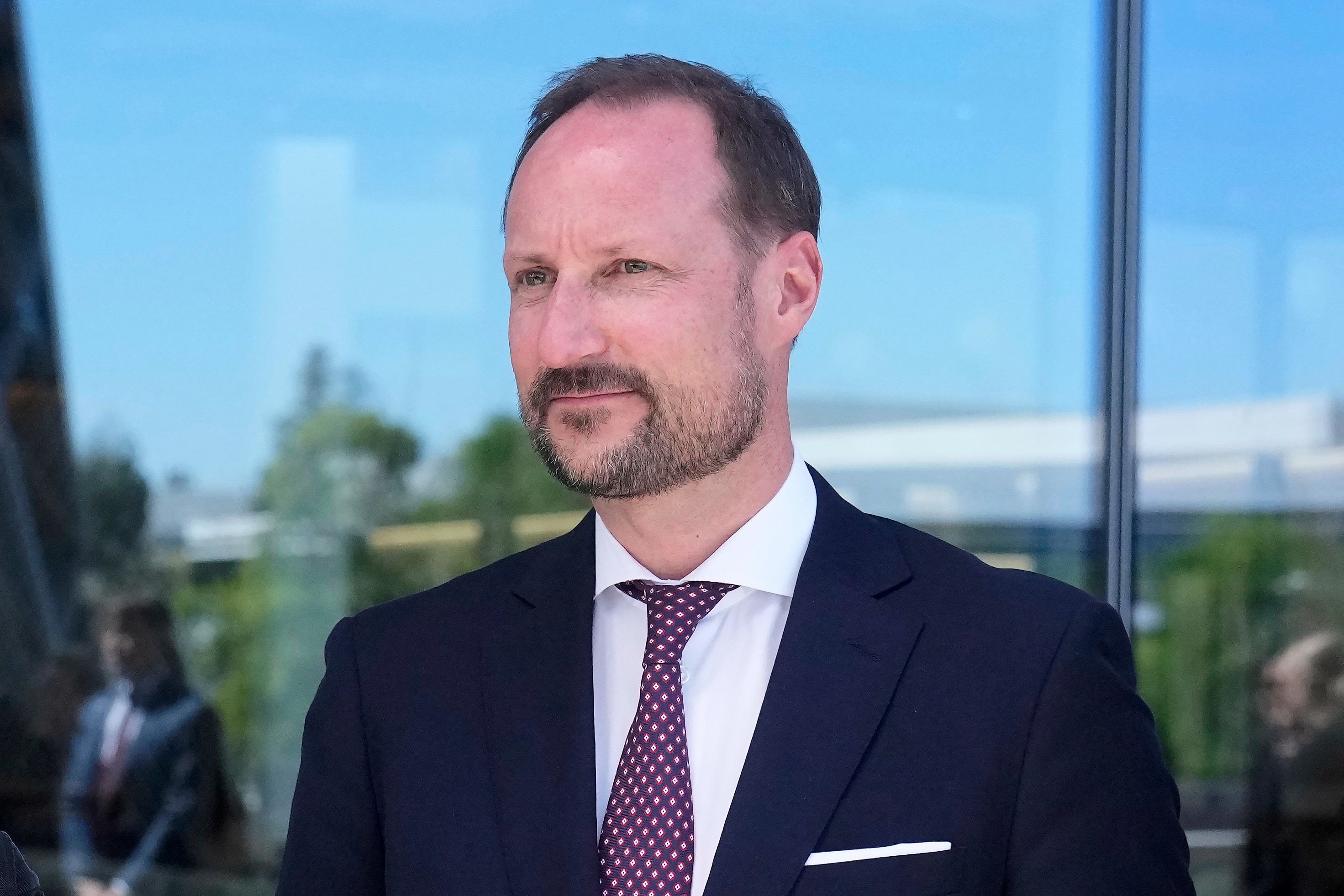 Príncipe herdeiro da Noruega se torna rei Haakon VIII após morte do pai