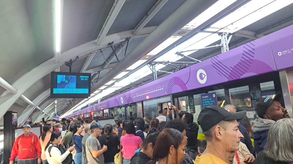 Plataforma lotada na Linha 5 - Lilás — Foto: Acervo pessoal