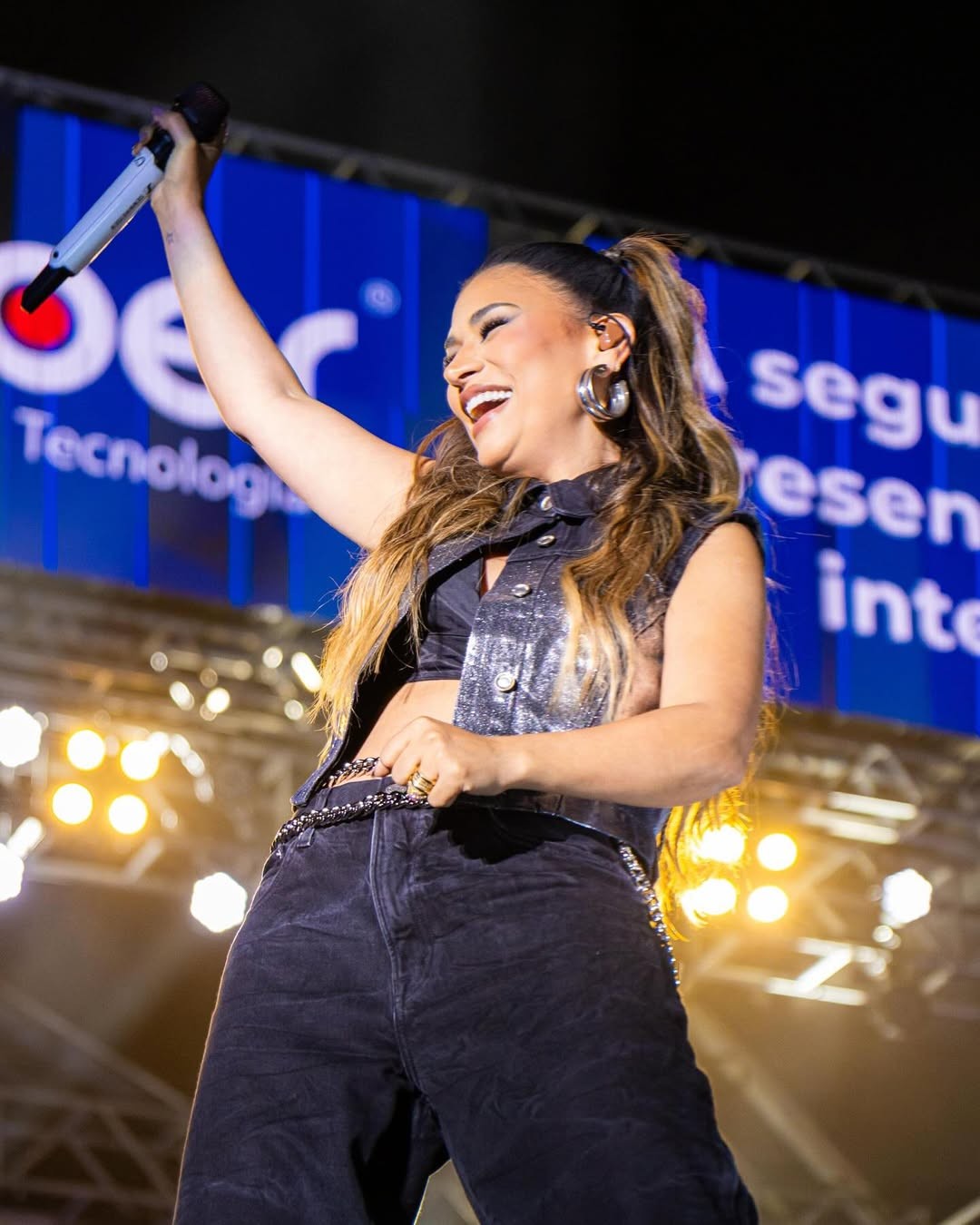 Simone Mendes abre segundo fim de semana de programação pelos 211 anos de Maricá 