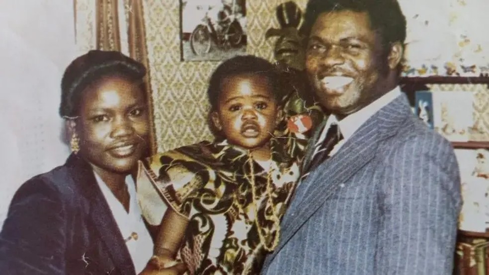 Peter nasceu na Inglaterra em 1979, filho de pais nigerianos que imigraram para estudar, trabalhar e sustentar sua família em sua terra natal — Foto: Acervo pessoal/BBC Brasil
