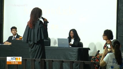 Conscientização no trânsito: alunos encenam julgamento de acidente
