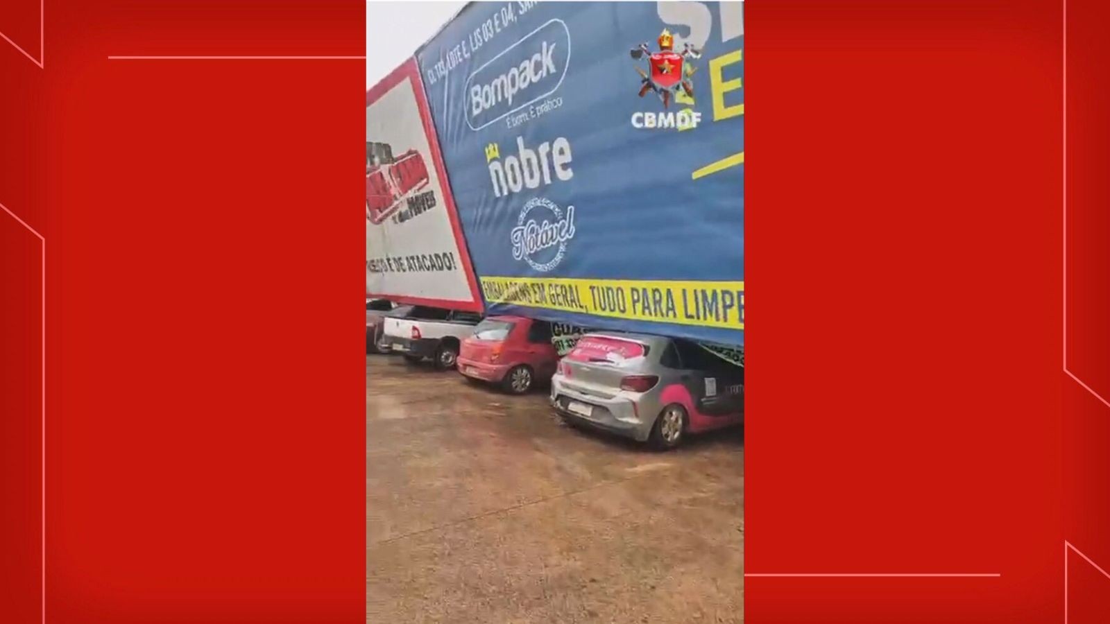 Marquise desaba em cima de carros estacionados no DF