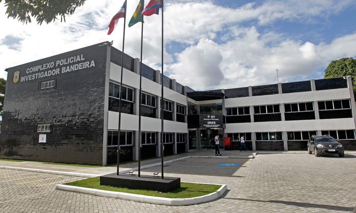 Influenciadora digital é alvo de mandado de busca e apreensão por suspeita extorsão, ameaça e discriminação no interior da Bahia