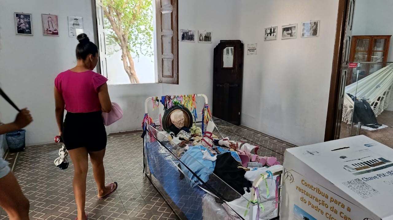 Dentro da Casa de Padre Cícero: os presentes que contam a história da fé no Cariri