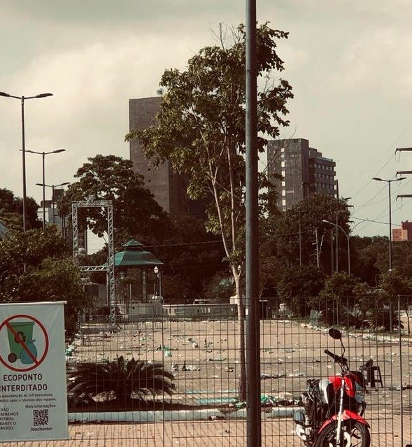 Porto Futuro, em Belém, fica tomado pelo lixo dias após festa de réveillon