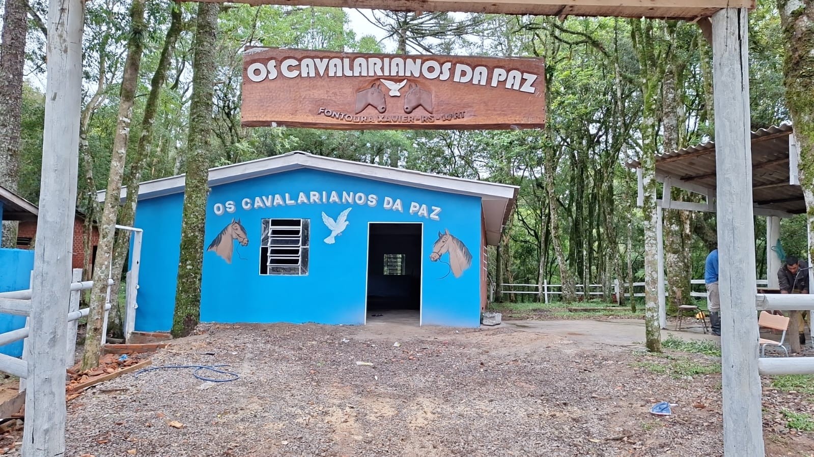 Grupo de cavaleiros inaugura galpão com show de trova em Fontoura Xavier