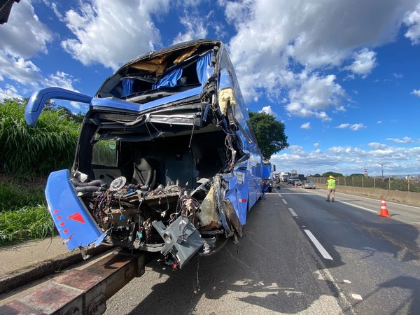 Engavetamento na Dutra: ônibus saiu de Campinas rumo ao RJ | G1