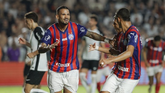 Corinthians leva virada do Bahia em jogo na Vila BelmiroCorinthians leva virada do Bahia em jogo na Vila BelmiroAthletico-PR vence o Internacional  no retorno à Série AChapecoense também estreia bem e vence o Santos