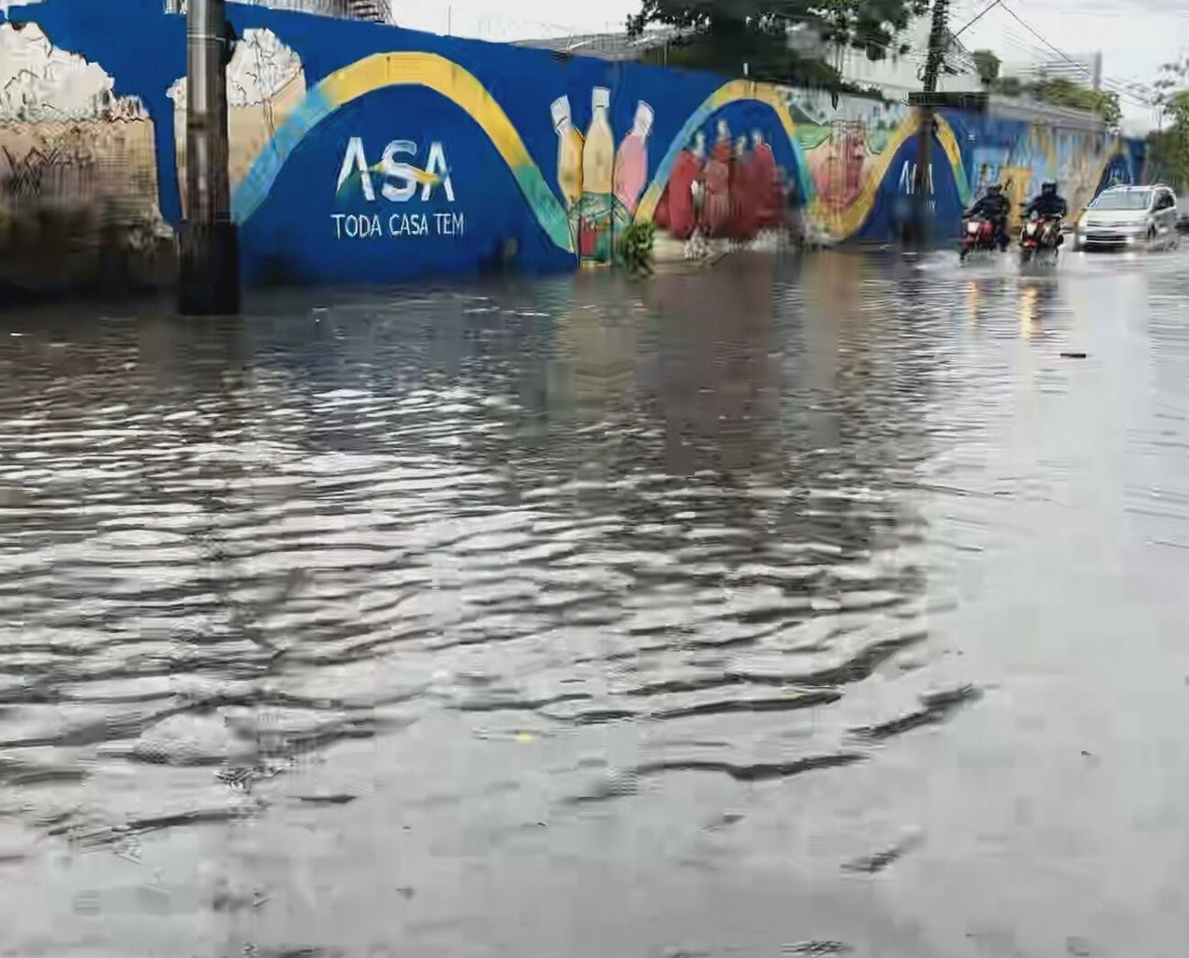 Chuva no Grande Recife deixa ruas alagadas e trânsito complicado; veja vídeo e previsão do tempo