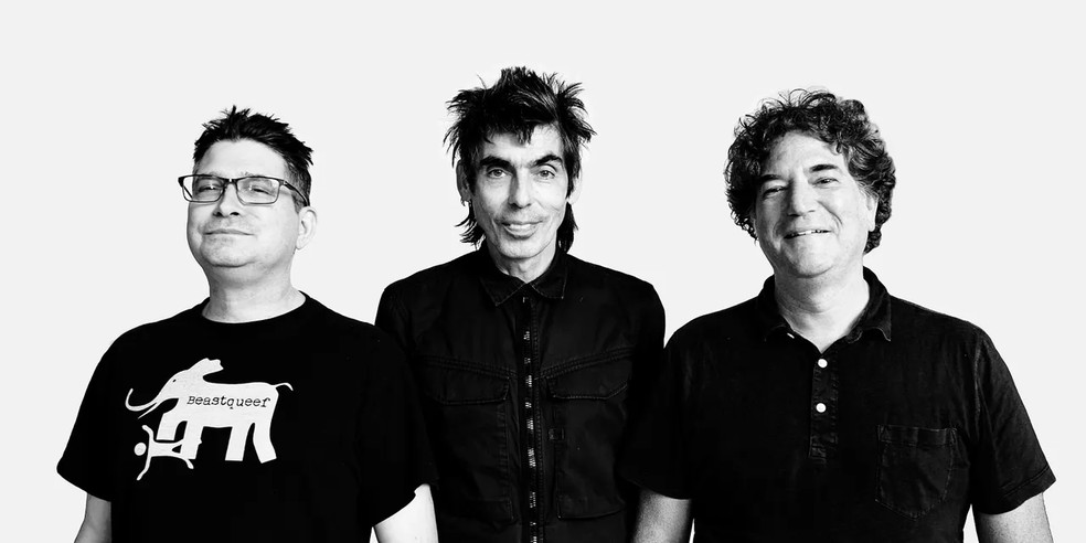 Steve Albini (de óculos), em foto recente da banda Shellac — Foto: Divulgação/Daniel Bergeron