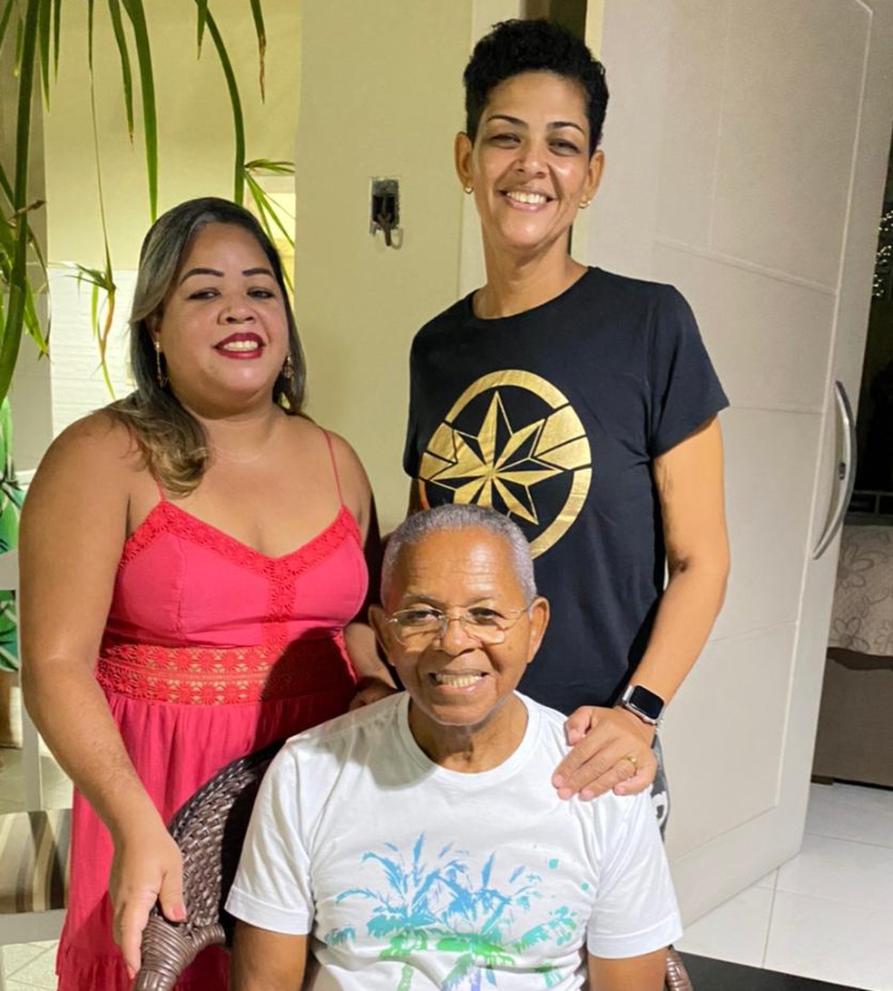 Luiz Fernando ao lado das filhas Vanessa (à esquerda) e Mayara (à direita) — Foto: Arquivo pessoal