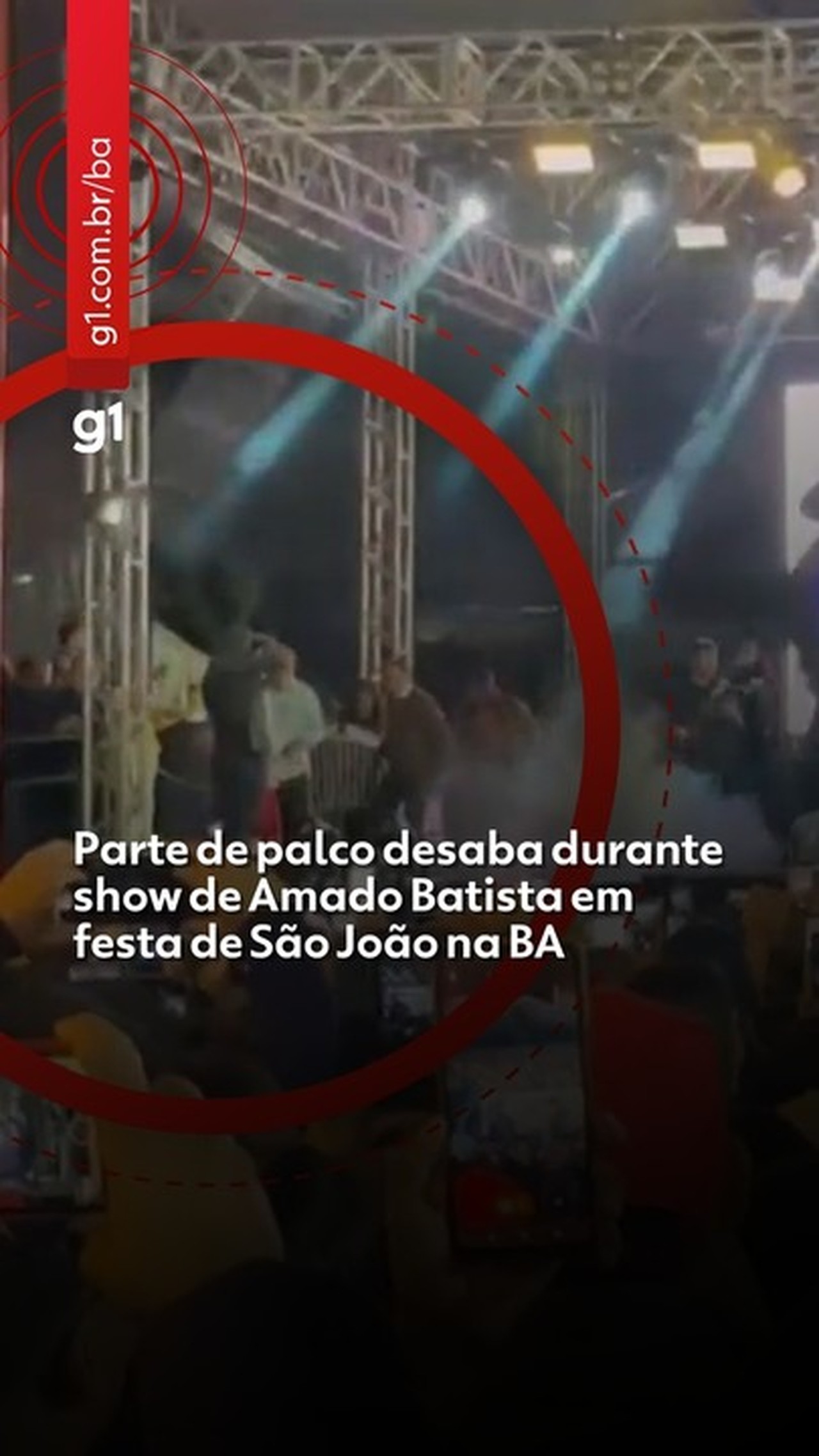 VÍDEO: Estrutura de palco desaba durante show de Amado Batista em festa de São João na Bahia