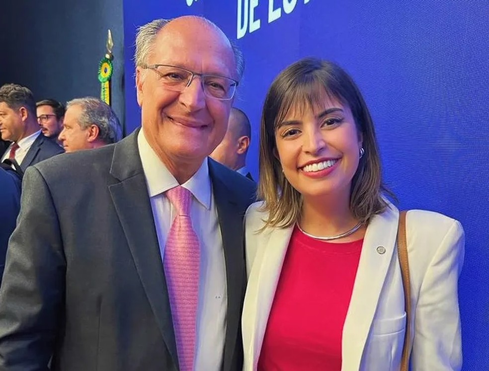 O vice-presidente Geraldo Alckmin (PSB) e a deputado federal Tabata Amaral, do mesmo partido. — Foto: Divulgação